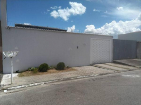 Casa linda com piscina a menos de dois minutos dos maiores Centros Turisticos de Aparecida!